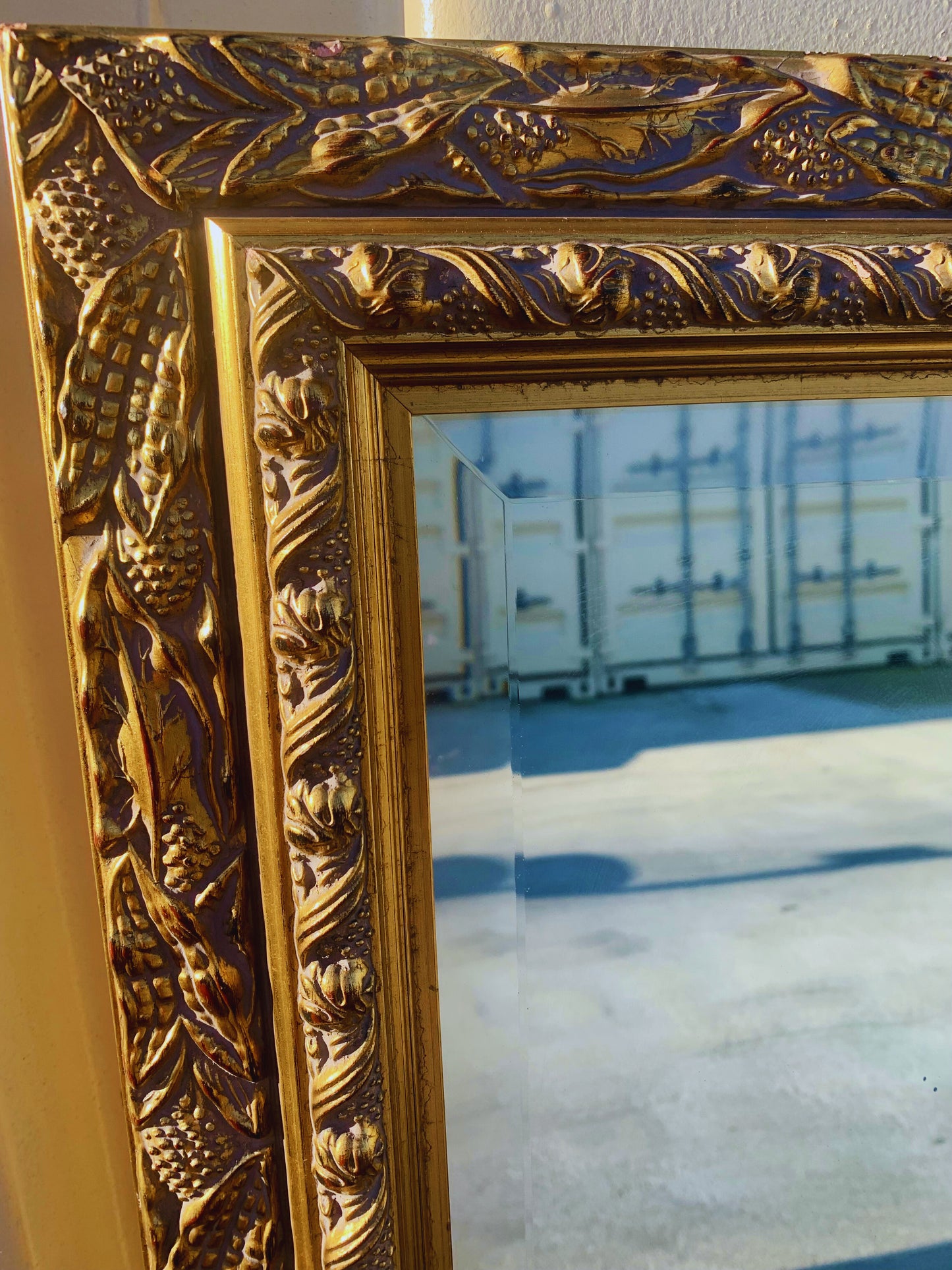 Gold mirror