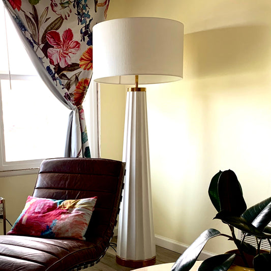 Contemporary floor lamp